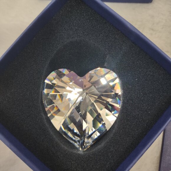 SWAROVSKI Heart Crystal In Box - Picture 3 of 7